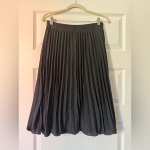 NWT Black Pleated Skirt, M